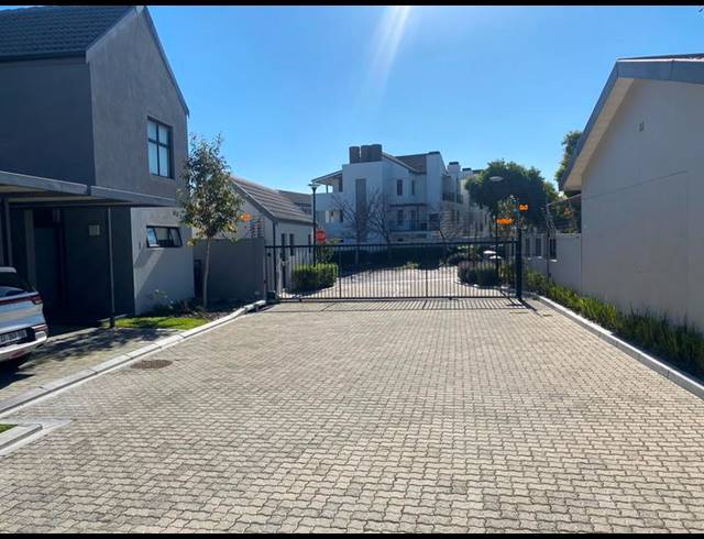 3 BEDROOM TOWNHOUSE FOR SALE IN SILVER OAKS